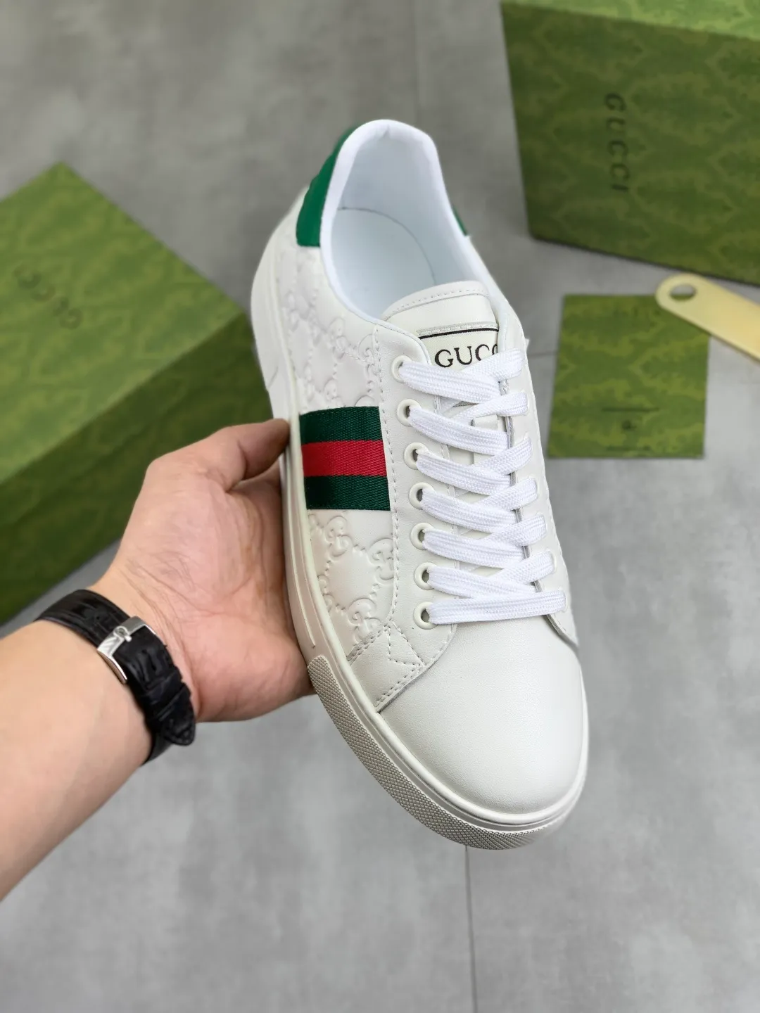 Men's Men's Shoes P420 💰[New Style] 🆘 The latest model from Gucci's official website🎁Classic casual and fashionable men's shoes👟Hot style💥Simple and elegant style, exclusive for trendy men. Unique latest brand elements from the official website👑Gucci original decoration, fashionable and generous, made of original soft calfskin fabric➕Comfortable soft sheepskin lining ✅The official website specifies wear-resistant rubber outsole_full of elasticity, classic model taken in real life🎬Color: 2️⃣colors available😍Number: 38-44